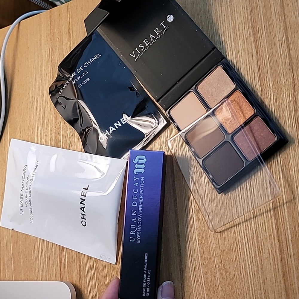 Viseart Paris Minx eyeshadow + Urban Decay primer + Chanel mascara duo samples
